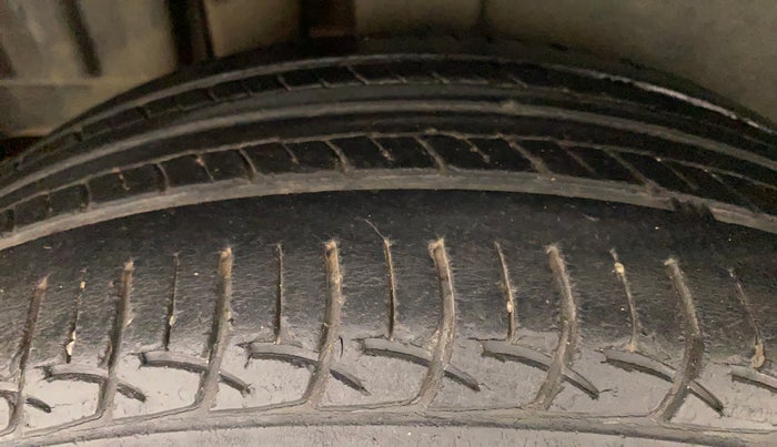 2014 Maruti Swift ZXI, Petrol, Manual, 54,625 km, Right Rear Tyre Tread