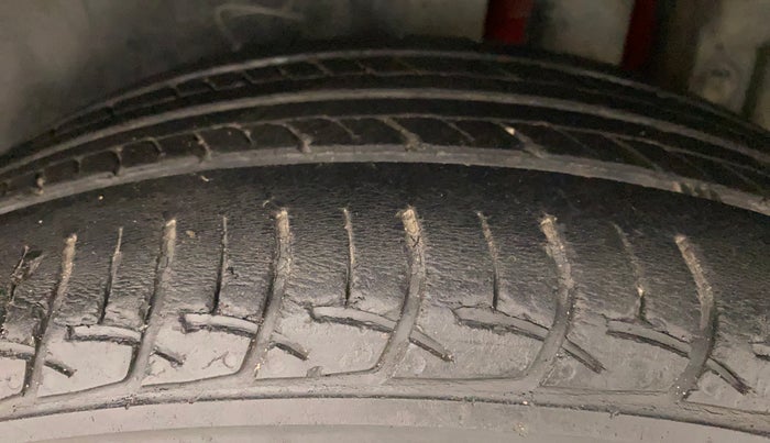 2014 Maruti Swift ZXI, Petrol, Manual, 54,625 km, Left Rear Tyre Tread
