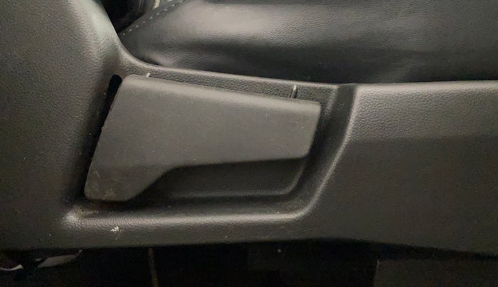 2019 Renault TRIBER RXZ, Petrol, Manual, 27,832 km, Driver Side Adjustment Panel