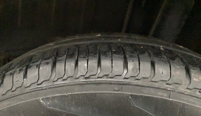 2019 Renault TRIBER RXZ, Petrol, Manual, 27,832 km, Left Rear Tyre Tread