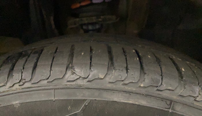 2019 Renault TRIBER RXZ, Petrol, Manual, 27,832 km, Right Front Tyre Tread