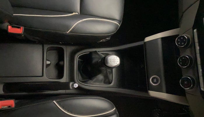 2019 Renault TRIBER RXZ, Petrol, Manual, 27,832 km, Gear Lever