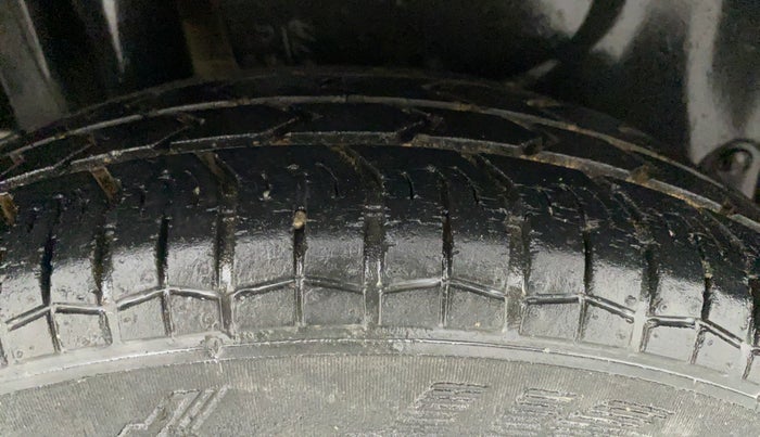 2015 Maruti Swift Dzire VXI, Petrol, Manual, 62,441 km, Right Rear Tyre Tread