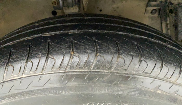 2015 Maruti Swift Dzire VXI, Petrol, Manual, 62,441 km, Right Front Tyre Tread