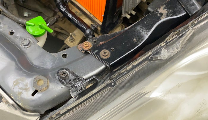 2015 Maruti Swift Dzire VXI, Petrol, Manual, 62,441 km, Left headlight - Clamp has minor damage