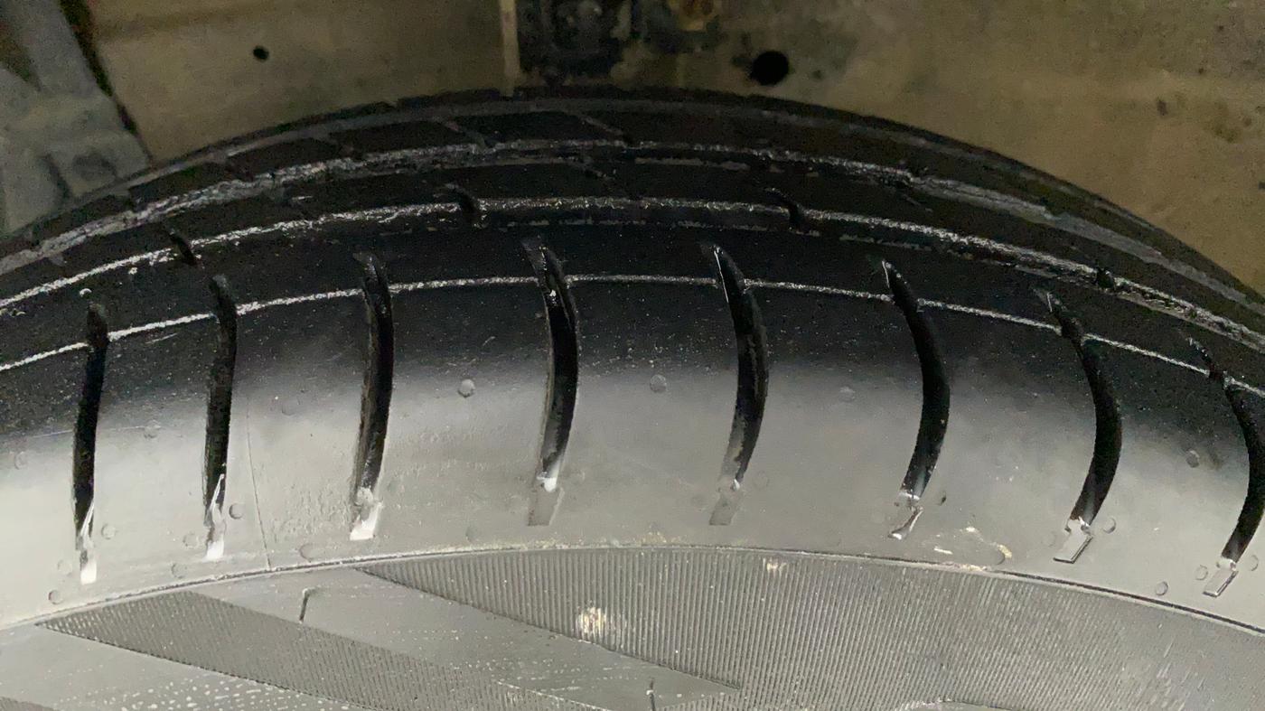 2015 Maruti Swift Dzire VXI, Petrol, Manual, 62,441 km, Left Front Tyre Tread