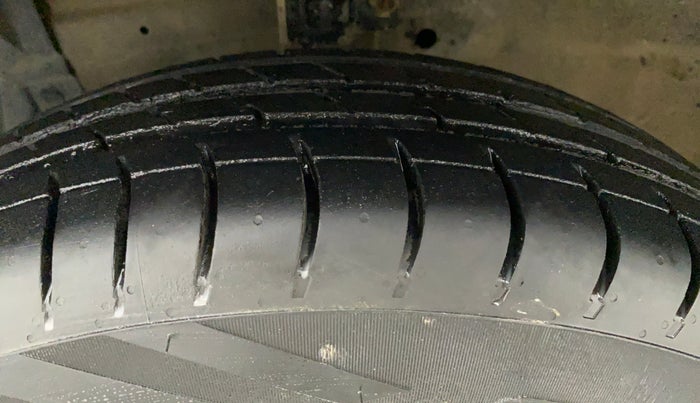 2015 Maruti Swift Dzire VXI, Petrol, Manual, 62,441 km, Left Front Tyre Tread