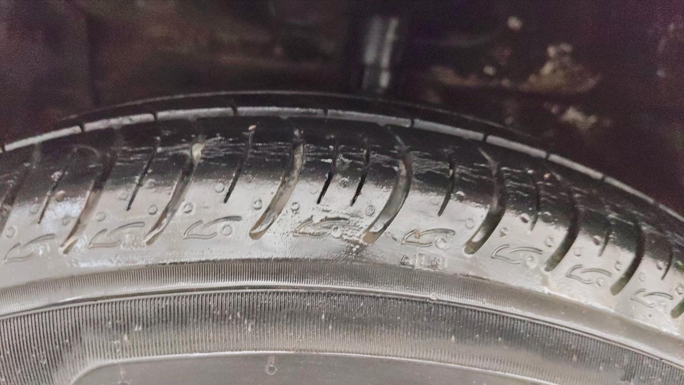 2013 Maruti Ertiga ZXI, Petrol, Manual, 59,431 km, Left Front Tyre Tread