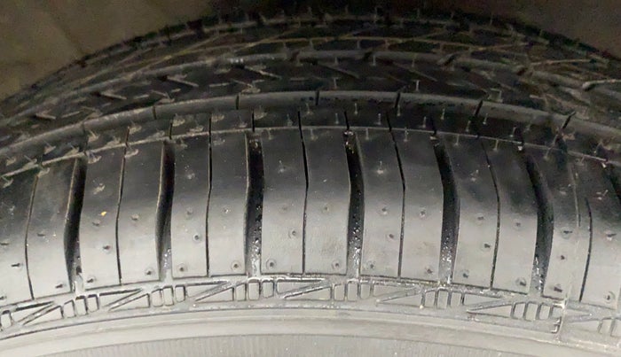 2014 Hyundai Grand i10 ASTA AT 1.2 KAPPA VTVT, Petrol, Automatic, 26,642 km, Right Front Tyre Tread