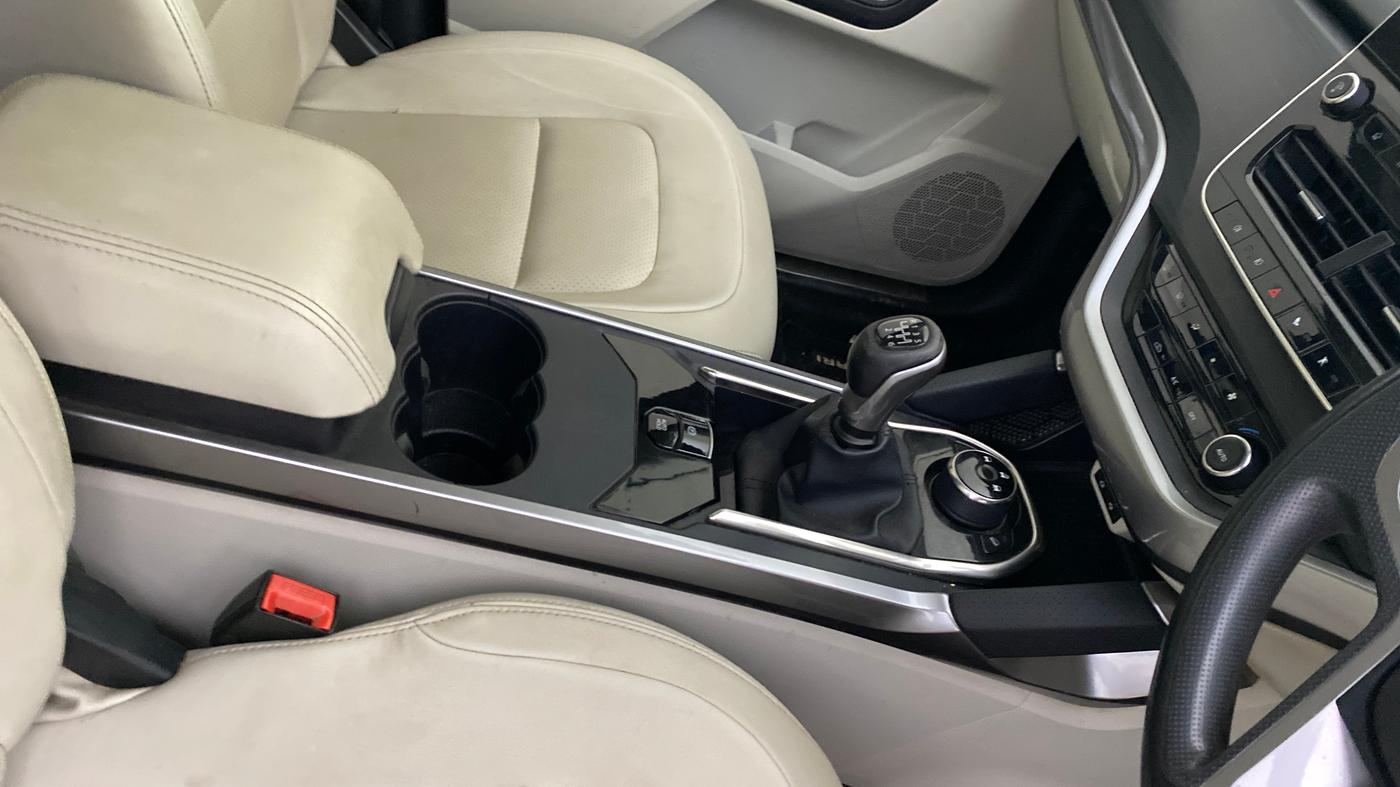 2021 Tata Safari XZ PLUS, Diesel, Manual, 57,497 km, Gear Lever