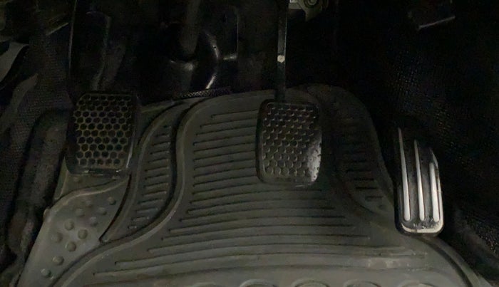 2014 Maruti Alto K10 LXI, Petrol, Manual, 98,650 km, Pedals
