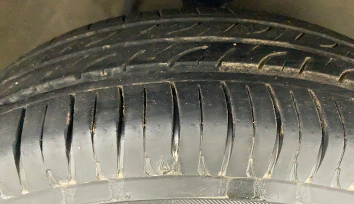 2014 Maruti Alto K10 LXI, Petrol, Manual, 98,650 km, Right Front Tyre Tread