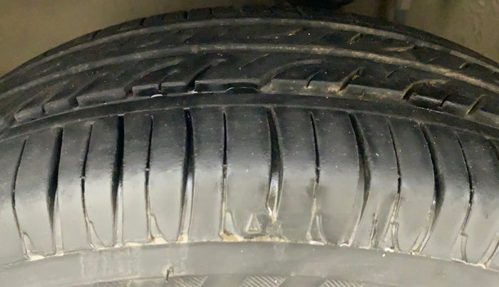 2014 Maruti Alto K10 LXI, Petrol, Manual, 98,650 km, Left Front Tyre Tread