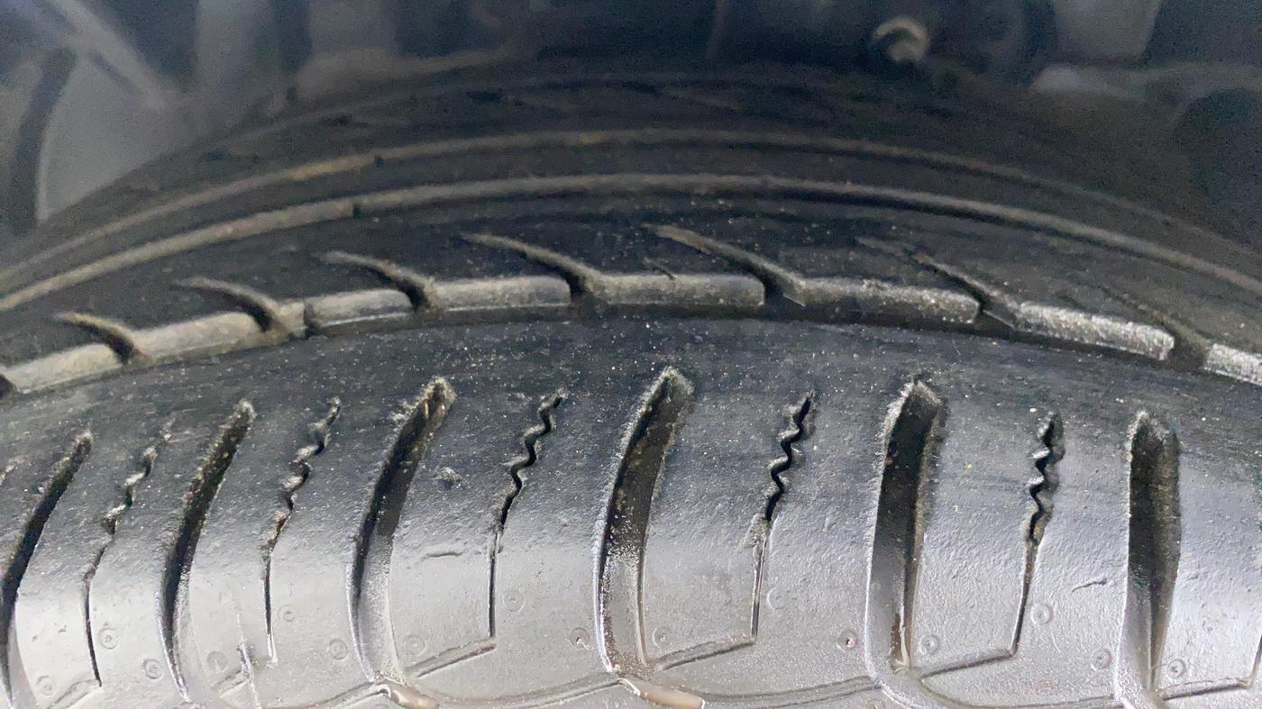 2015 Ford Ecosport 1.5 TITANIUM TI VCT AT, Petrol, Automatic, 88,710 km, Left Front Tyre Tread