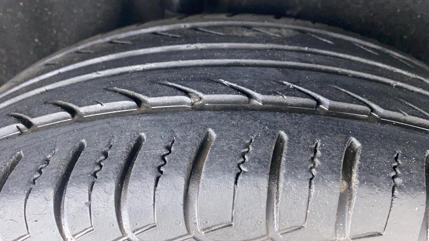 2015 Ford Ecosport 1.5 TITANIUM TI VCT AT, Petrol, Automatic, 88,710 km, Right Rear Tyre Tread