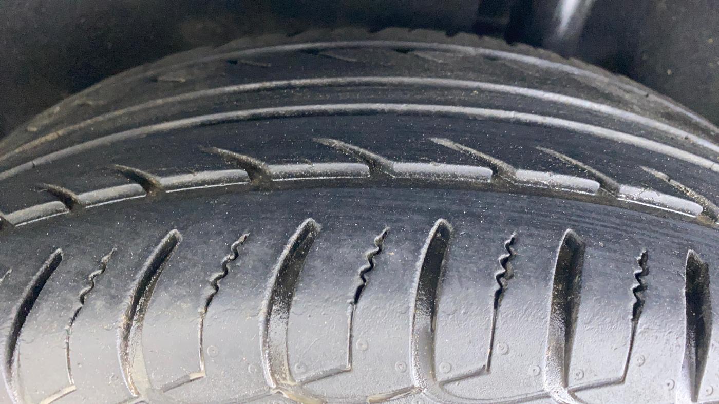 2015 Ford Ecosport 1.5 TITANIUM TI VCT AT, Petrol, Automatic, 88,710 km, Left Rear Tyre Tread