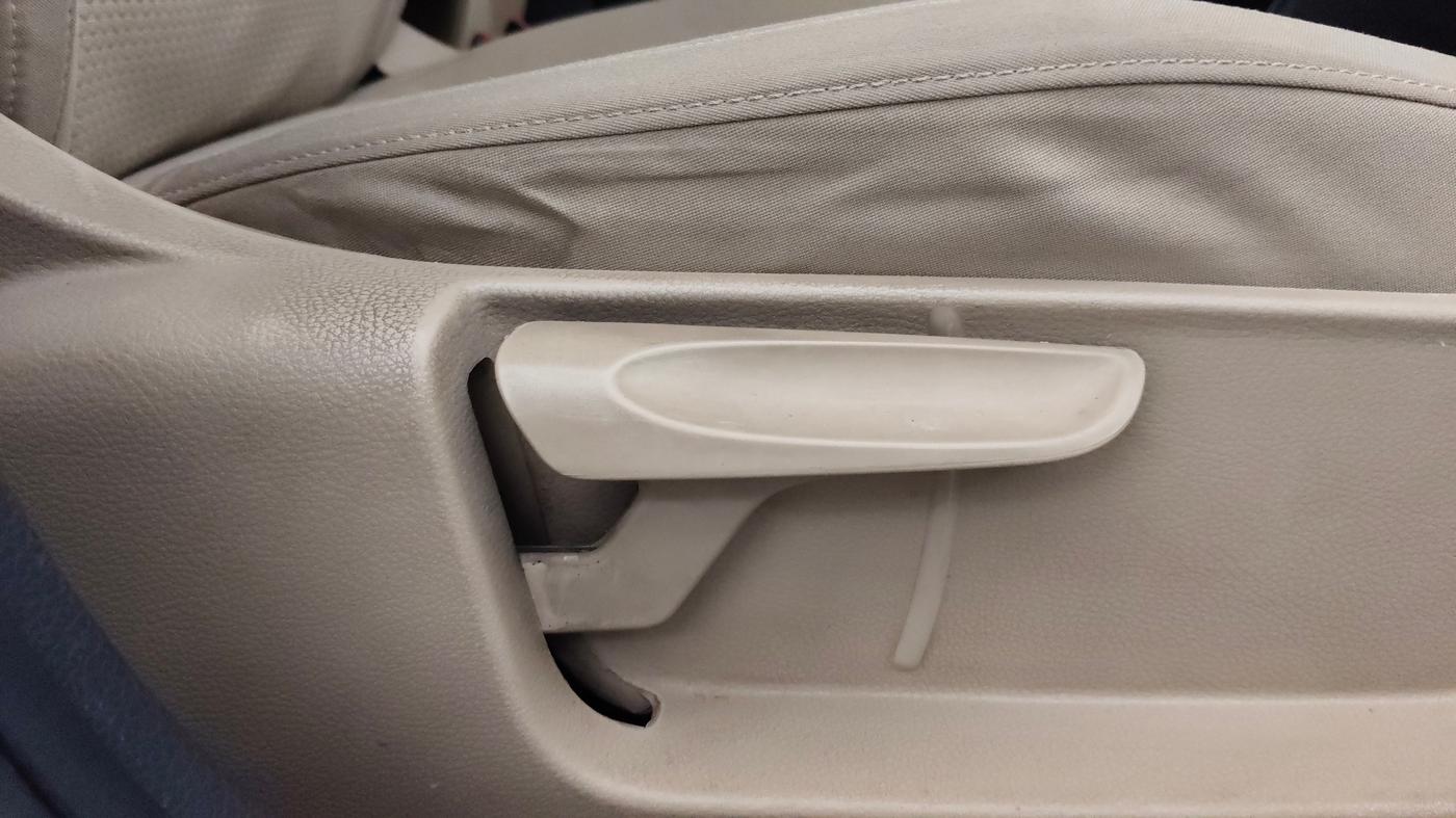2016 Volkswagen Ameo HIGHLINE1.5L, Diesel, Manual, 1,44,002 km, Driver Side Adjustment Panel
