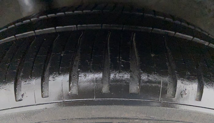 2011 Honda City V AT, Petrol, Automatic, 44,591 km, Right Front Tyre Tread