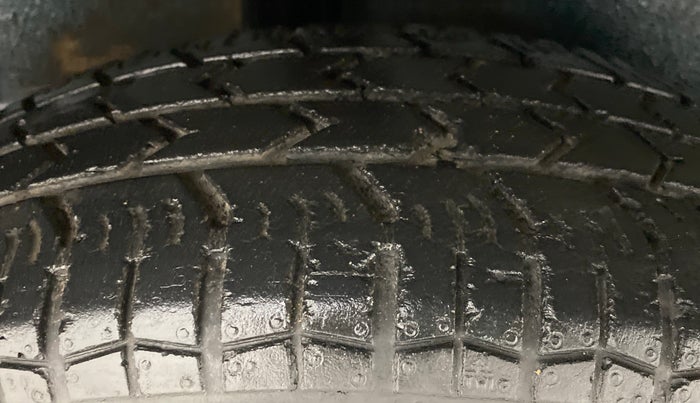 2011 Maruti Ritz VXI, Petrol, Manual, 40,181 km, Right Rear Tyre Tread