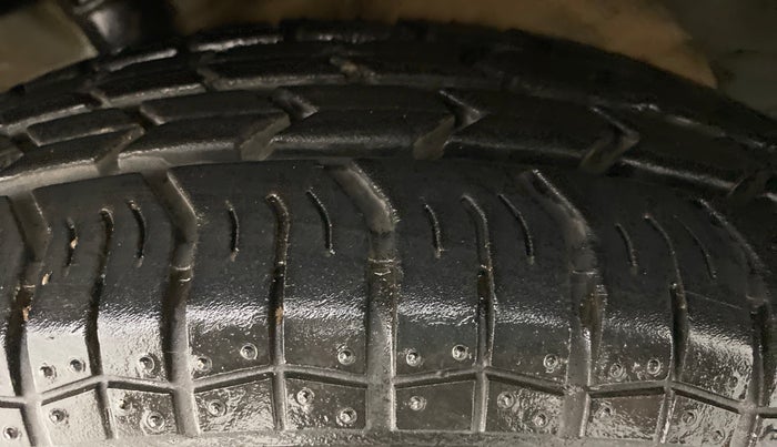 2011 Maruti Ritz VXI, Petrol, Manual, 40,181 km, Left Front Tyre Tread