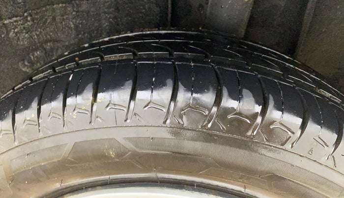 2022 Renault TRIBER RXZ AMT, CNG, Automatic, 47,822 km, Left Rear Tyre Tread