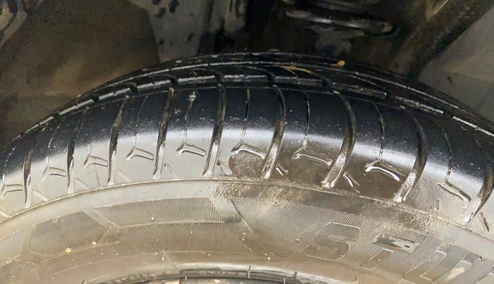 2022 Renault TRIBER RXZ AMT, CNG, Automatic, 47,822 km, Right Front Tyre Tread