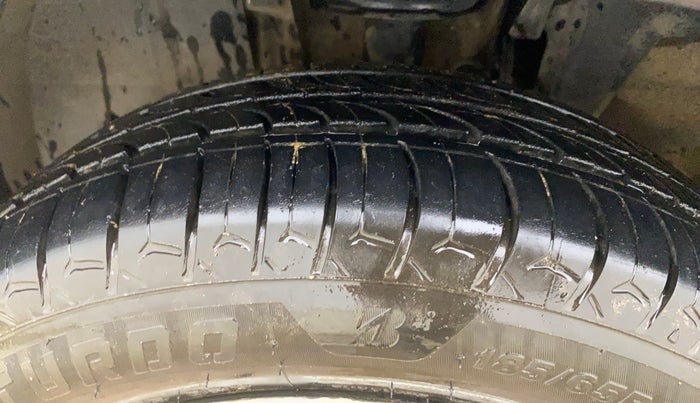 2022 Renault TRIBER RXZ AMT, CNG, Automatic, 47,822 km, Left Front Tyre Tread