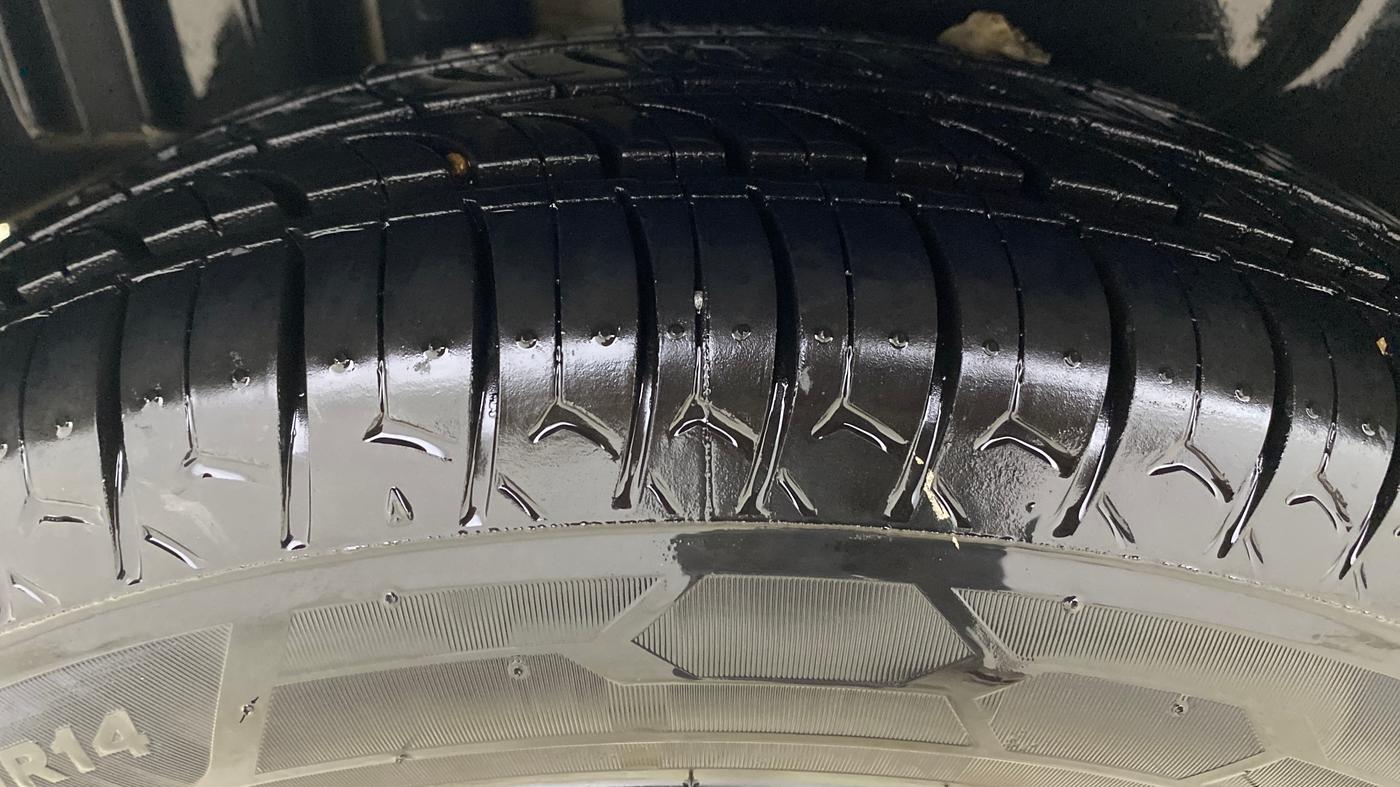 2013 Maruti Swift Dzire VXI, Petrol, Manual, 42,904 km, Right Rear Tyre Tread