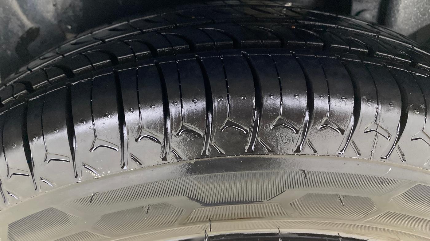 2013 Maruti Swift Dzire VXI, Petrol, Manual, 42,904 km, Left Rear Tyre Tread