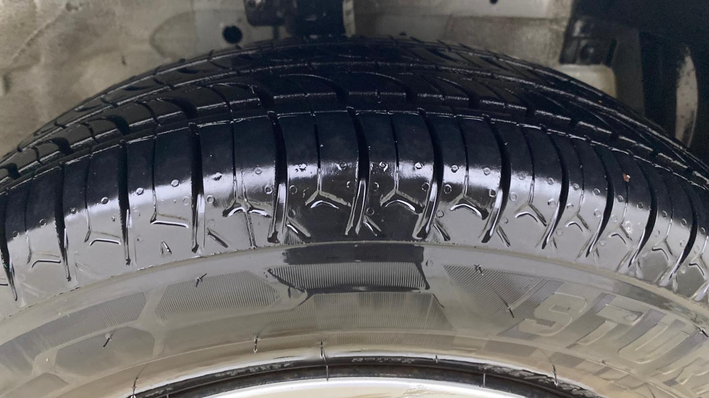 2013 Maruti Swift Dzire VXI, Petrol, Manual, 42,904 km, Right Front Tyre Tread