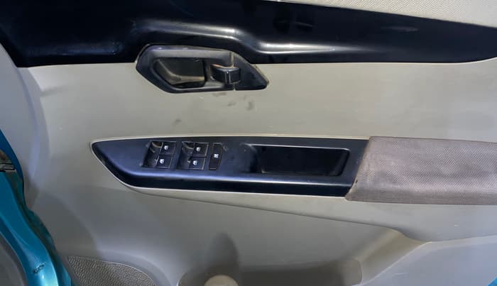 2015 Mahindra Kuv100 K8 6 STR, Petrol, Manual, 33,787 km, Driver Side Door Panels Control