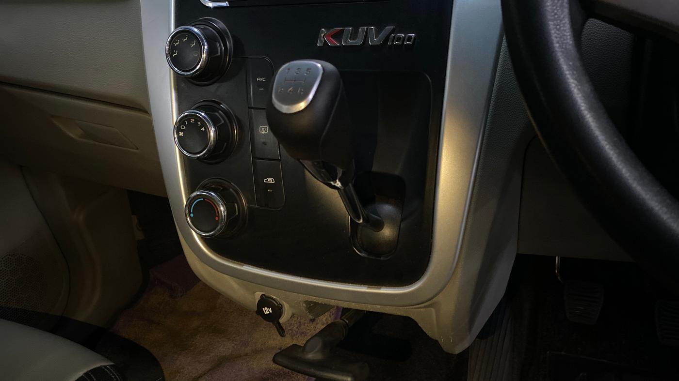 2015 Mahindra Kuv100 K8 6 STR, Petrol, Manual, 33,801 km, Gear Lever