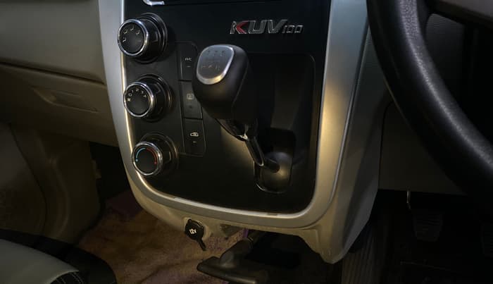 2015 Mahindra Kuv100 K8 6 STR, Petrol, Manual, 33,787 km, Gear Lever