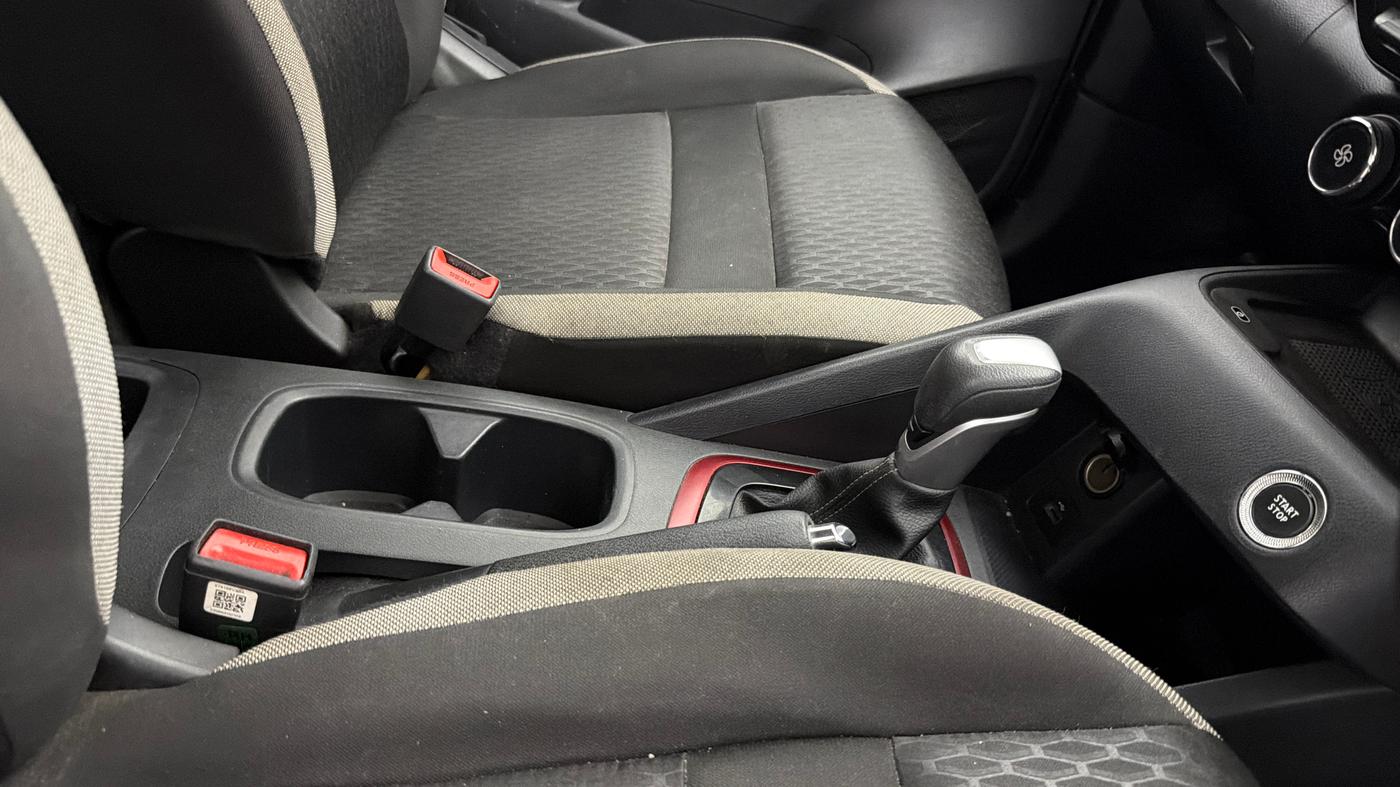 2022 Nissan MAGNITE XV TURBO CVT RED EDITION, Petrol, Automatic, 78,224 km, Gear Lever