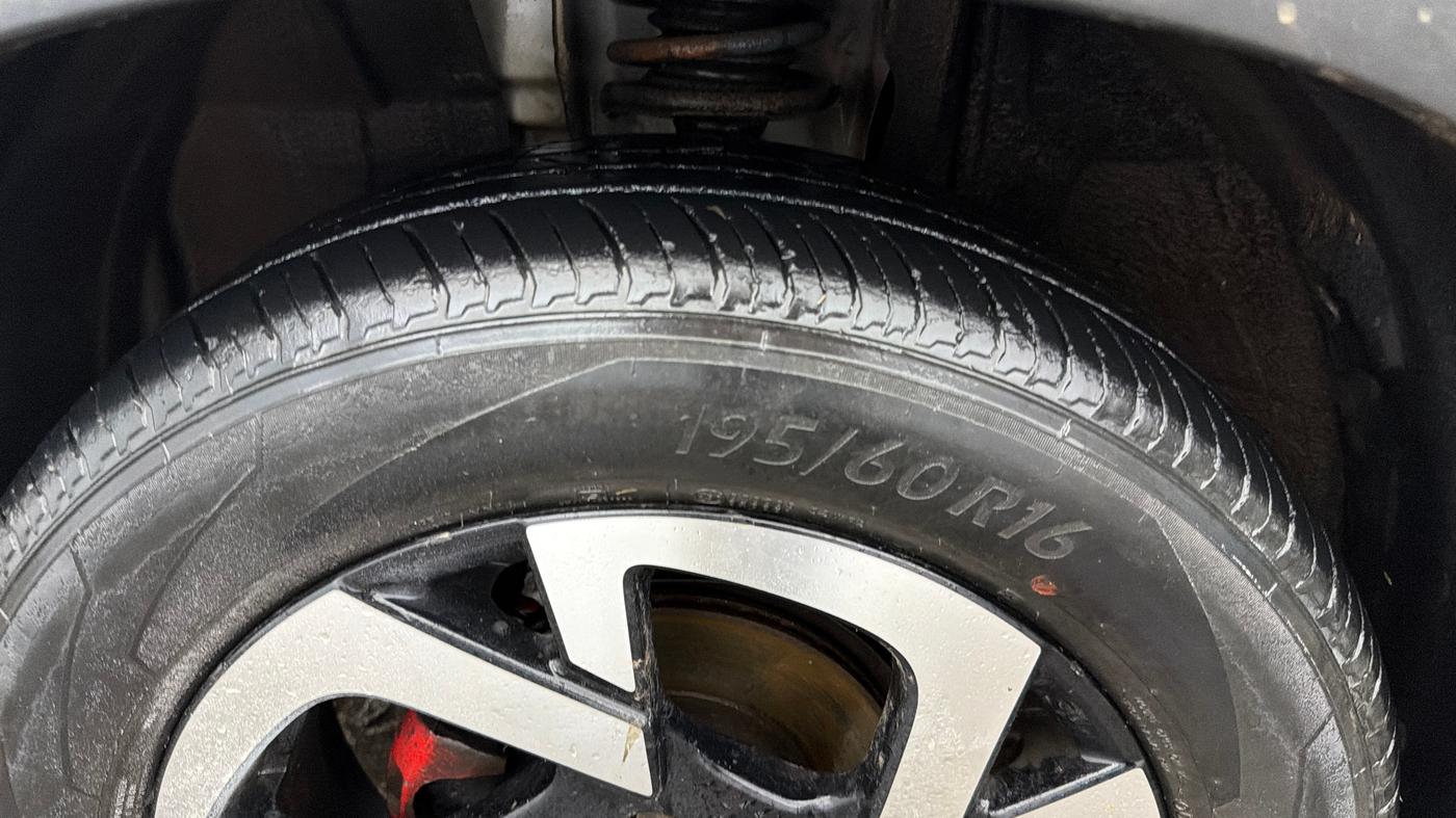 2022 Nissan MAGNITE XV TURBO CVT RED EDITION, Petrol, Automatic, 78,224 km, Left Front Tyre Tread