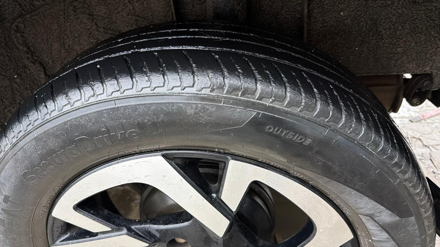 2022 Nissan MAGNITE XV TURBO CVT RED EDITION, Petrol, Automatic, 78,224 km, Left Rear Tyre Tread