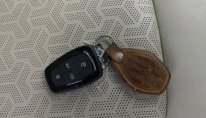 2022 Tata NEXON XZ PLUS (PREMIUM) DIESEL JET, Diesel, Manual, 70,442 km, Key Close Up