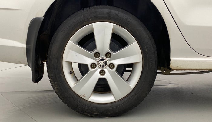 2018 Skoda Rapid AMBITION 1.6 MPFI AT, Petrol, Automatic, 17,549 km, Right Rear Wheel