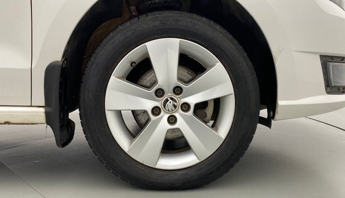 2018 Skoda Rapid AMBITION 1.6 MPFI AT, Petrol, Automatic, 17,549 km, Right Front Wheel