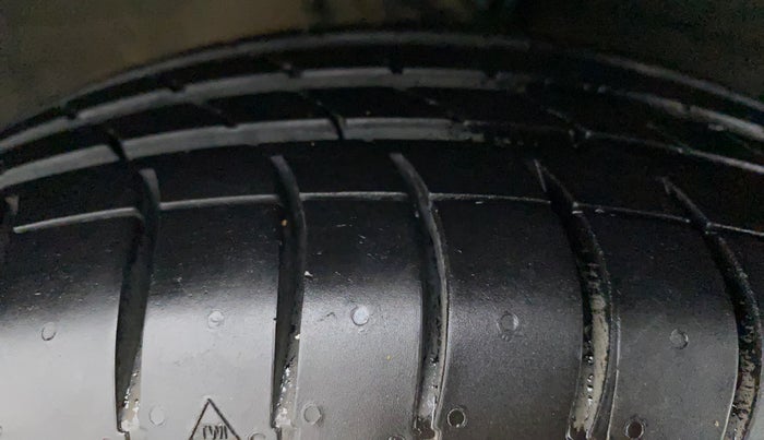 2014 Hyundai Xcent S (O) 1.2, Petrol, Manual, 63,625 km, Right Front Tyre Tread
