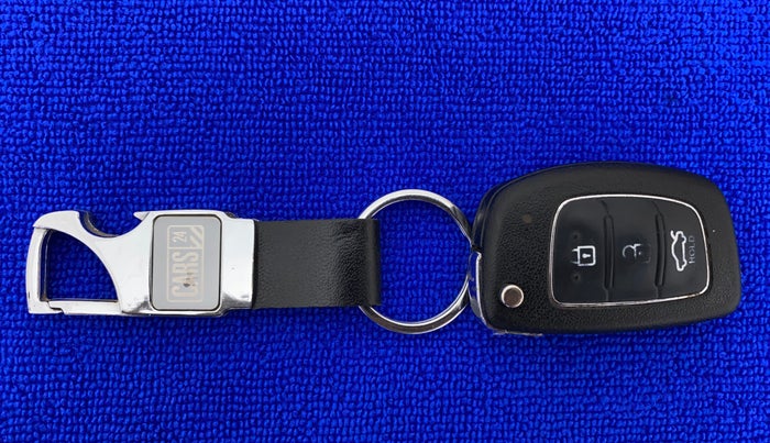 2014 Hyundai Xcent S (O) 1.2, Petrol, Manual, 63,625 km, Key Close Up
