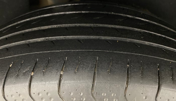 2017 Volkswagen TIGUAN COMFORTLINE AT, Diesel, Automatic, 85,261 km, Right Rear Tyre Tread
