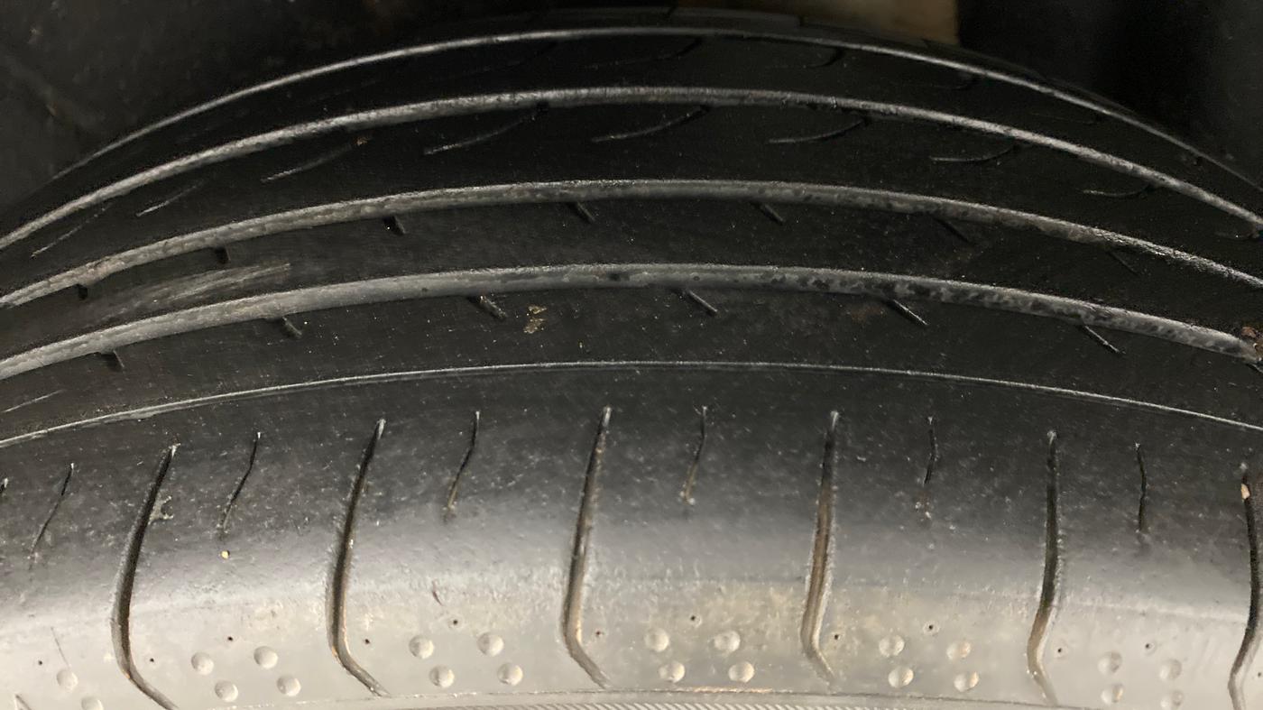 2017 Volkswagen TIGUAN COMFORTLINE AT, Diesel, Automatic, 85,261 km, Left Rear Tyre Tread