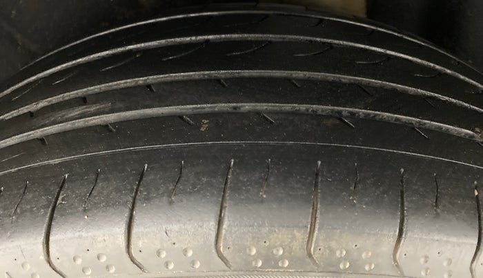 2017 Volkswagen TIGUAN COMFORTLINE AT, Diesel, Automatic, 85,261 km, Left Rear Tyre Tread
