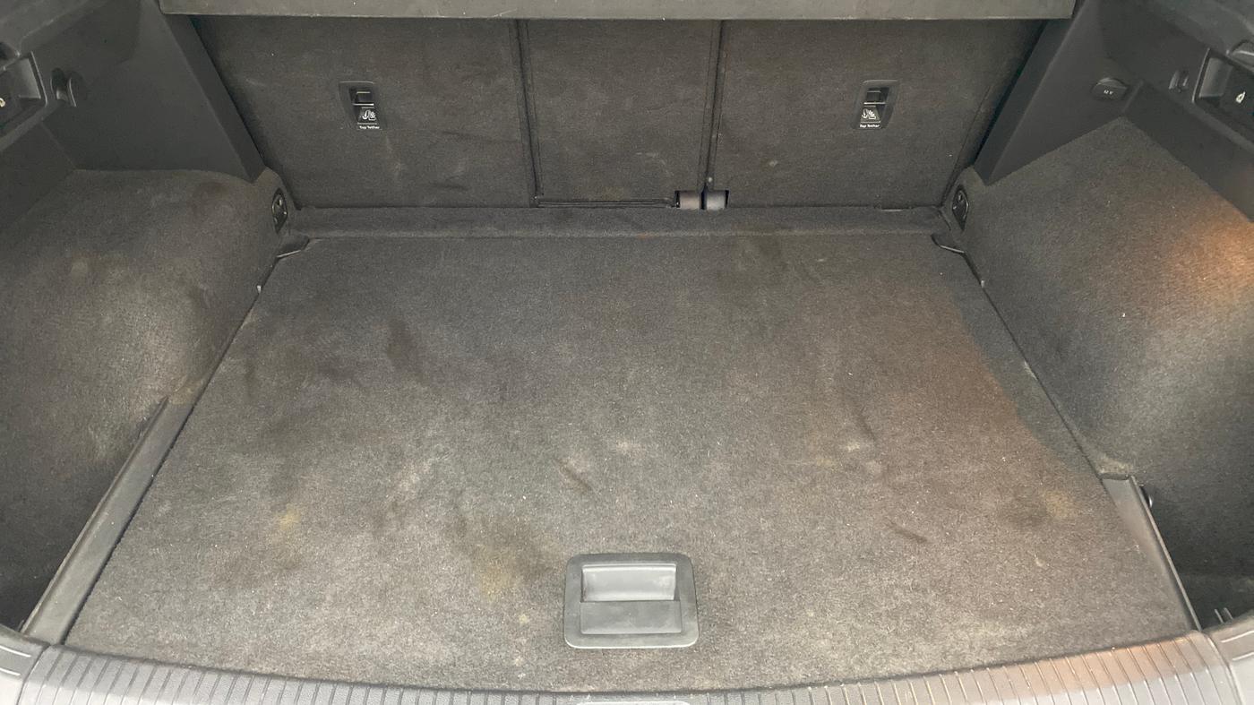 2017 Volkswagen TIGUAN COMFORTLINE AT, Diesel, Automatic, 85,261 km, Boot Inside