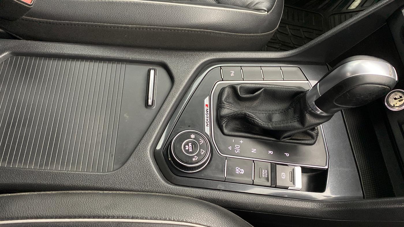 2017 Volkswagen TIGUAN COMFORTLINE AT, Diesel, Automatic, 85,261 km, Gear Lever