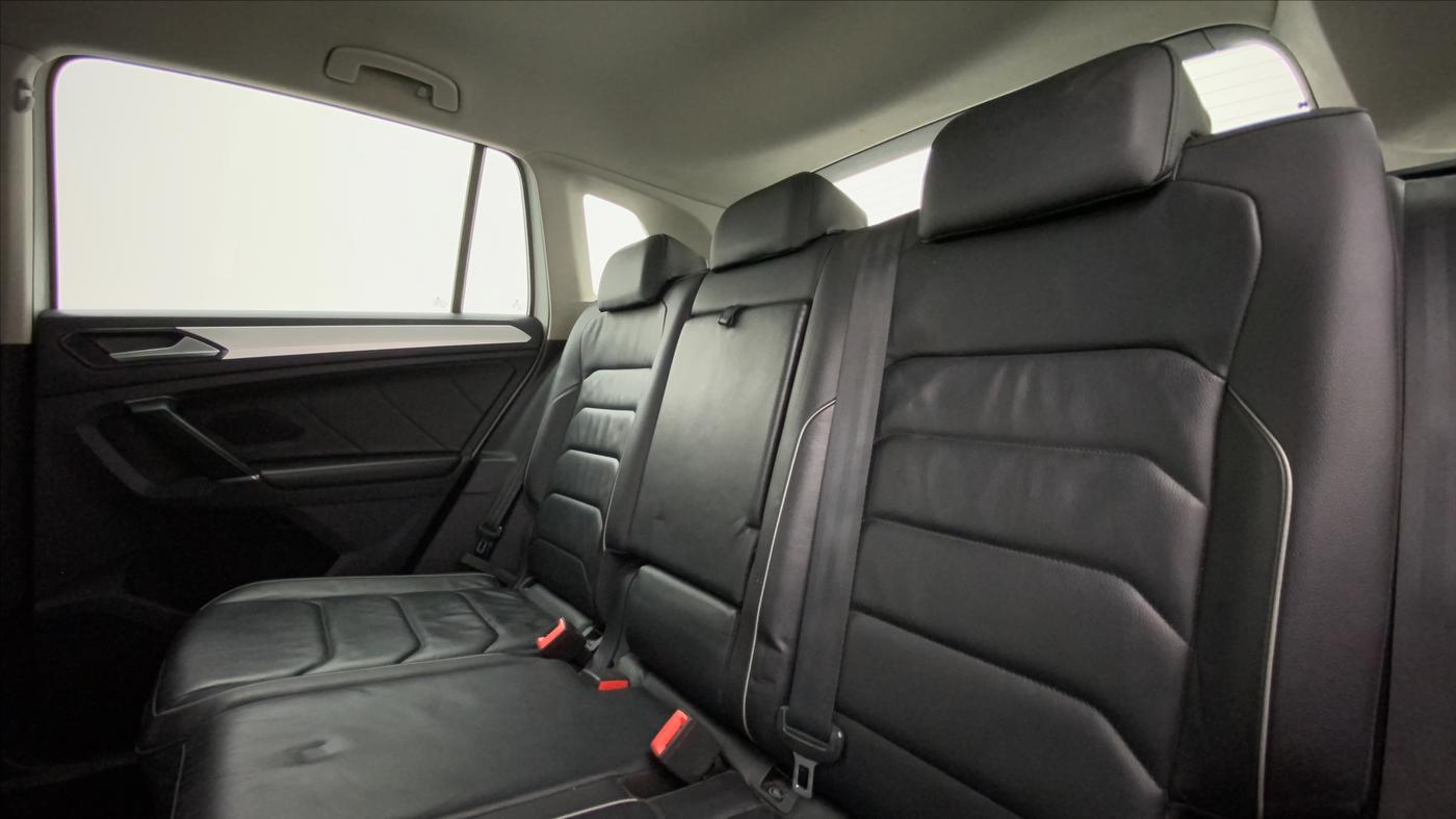 2017 Volkswagen TIGUAN COMFORTLINE AT, Diesel, Automatic, 85,261 km, Right Side Rear Door Cabin