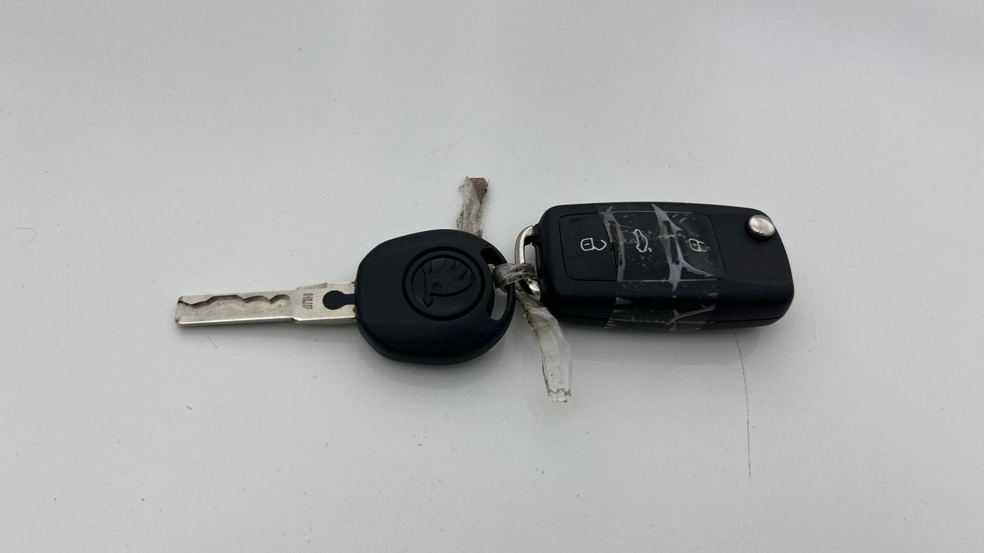 2018 Skoda Rapid AMBITION 1.6 MPI MT, Petrol, Manual, 16,545 km, Key Close Up