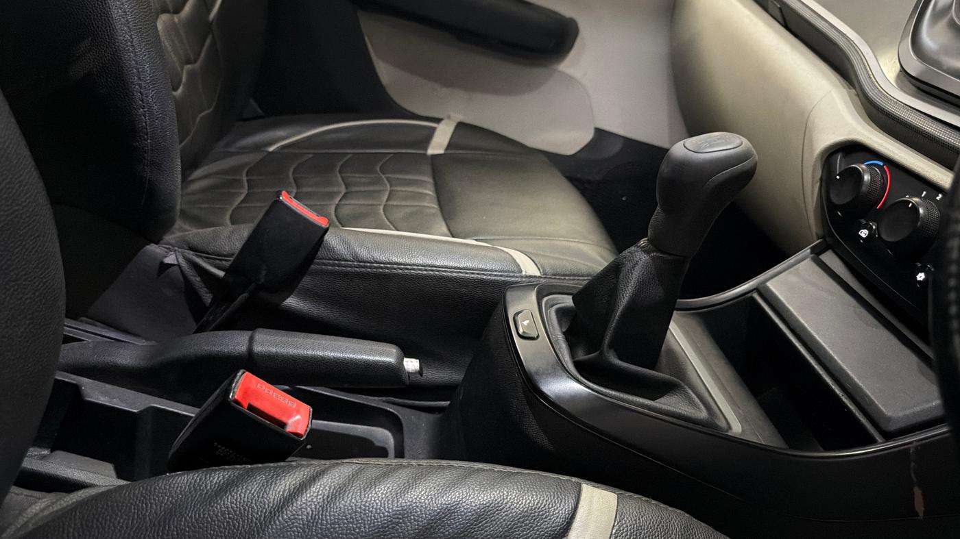 2021 Tata ALTROZ XE PETROL, Petrol, Manual, 87,059 km, Gear Lever