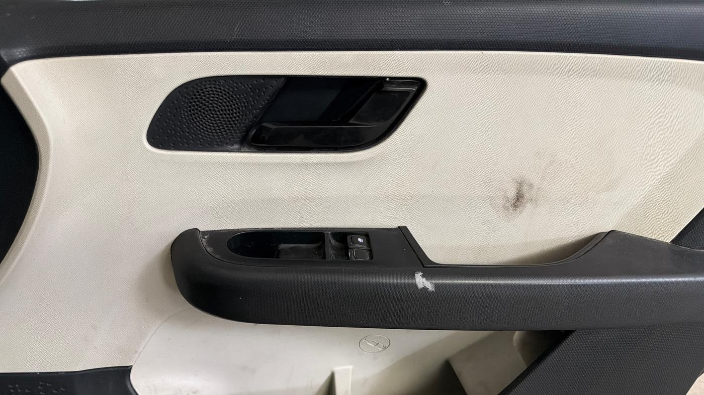 2021 Tata ALTROZ XE PETROL, Petrol, Manual, 87,059 km, Driver Side Door Panels Control